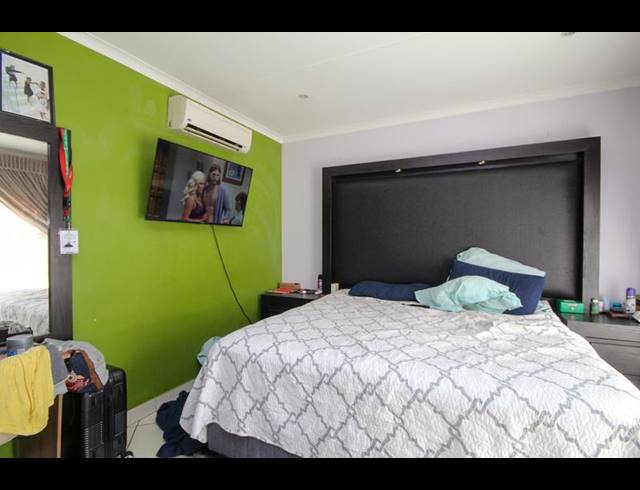 3 BEDROOM TOWNHOUSE FOR SALE IN THATCHFIELD